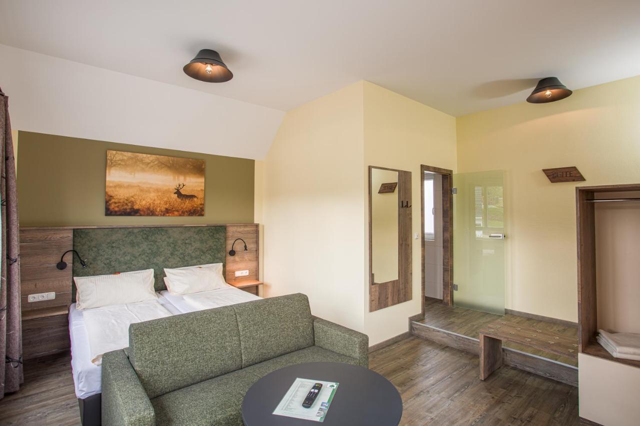 Restaurant Gruener Baum Hotel Leidersbach ภายนอก รูปภาพ
