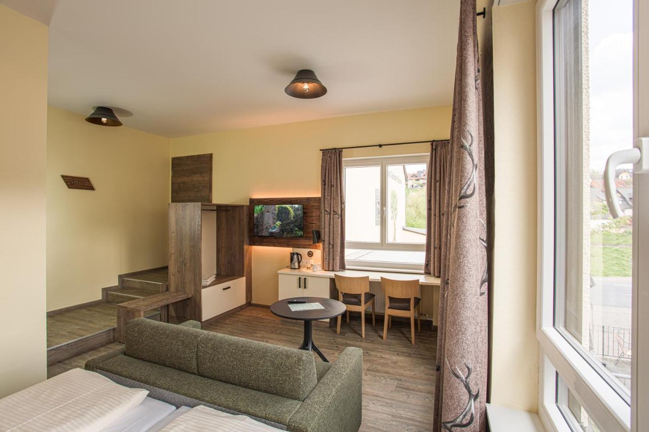 Restaurant Gruener Baum Hotel Leidersbach ภายนอก รูปภาพ