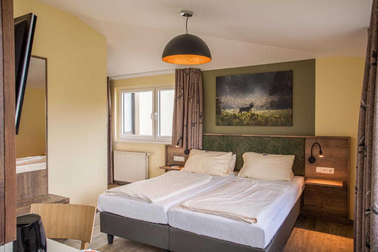 Restaurant Gruener Baum Hotel Leidersbach ภายนอก รูปภาพ