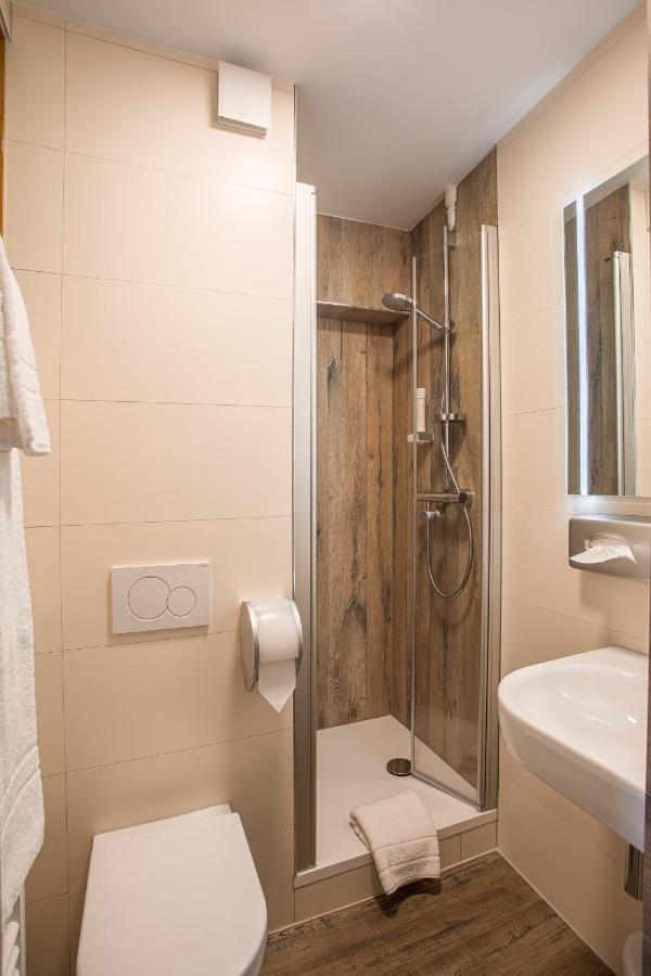 Restaurant Gruener Baum Hotel Leidersbach ภายนอก รูปภาพ