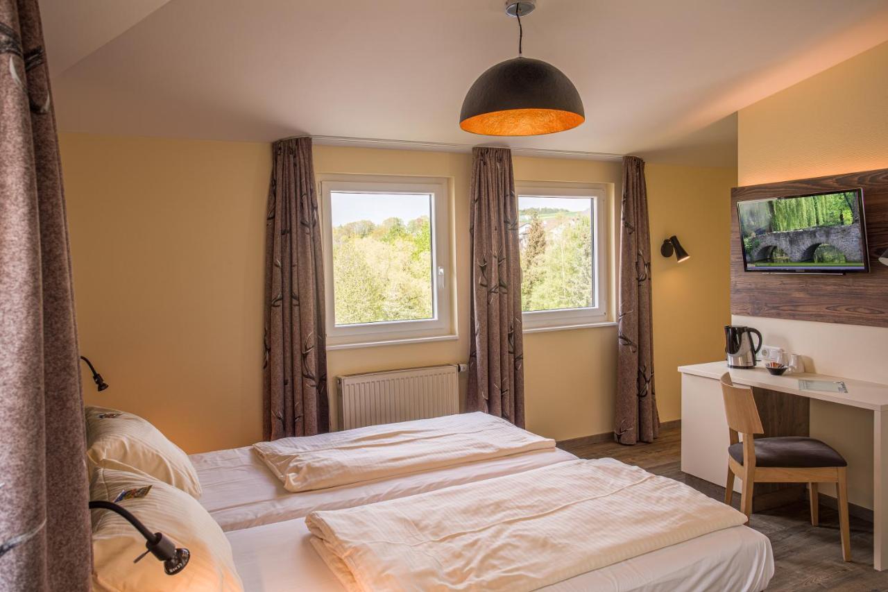 Restaurant Gruener Baum Hotel Leidersbach ภายนอก รูปภาพ