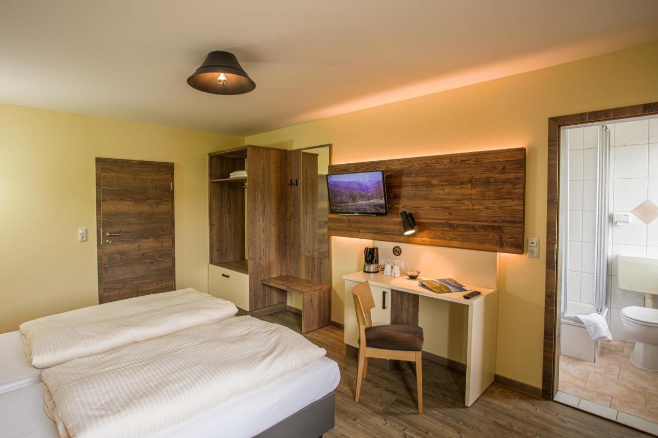 Restaurant Gruener Baum Hotel Leidersbach ภายนอก รูปภาพ